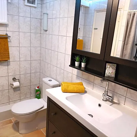 Your Home Away - Fully Equipped Private Apartment With Terrace *